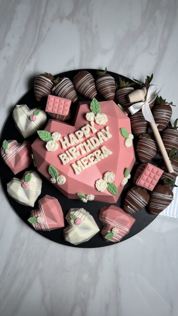 Flower breakable chocolate heart + 20 strawberries + 6 mini heart