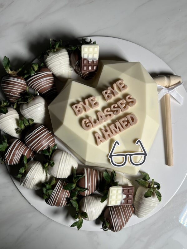 Breakable chocolate heart + 20 dipped strawberries