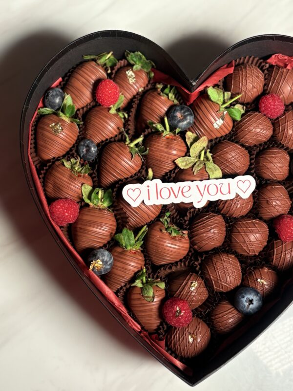 Valentine’s heart ( strawberry + truffles )