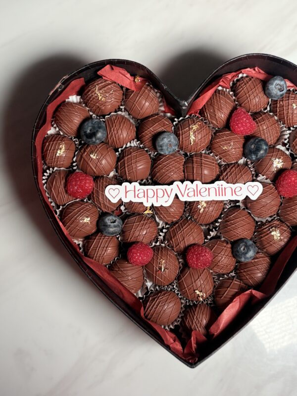Valentine’ heart Oreo truffles 40-45 PCs