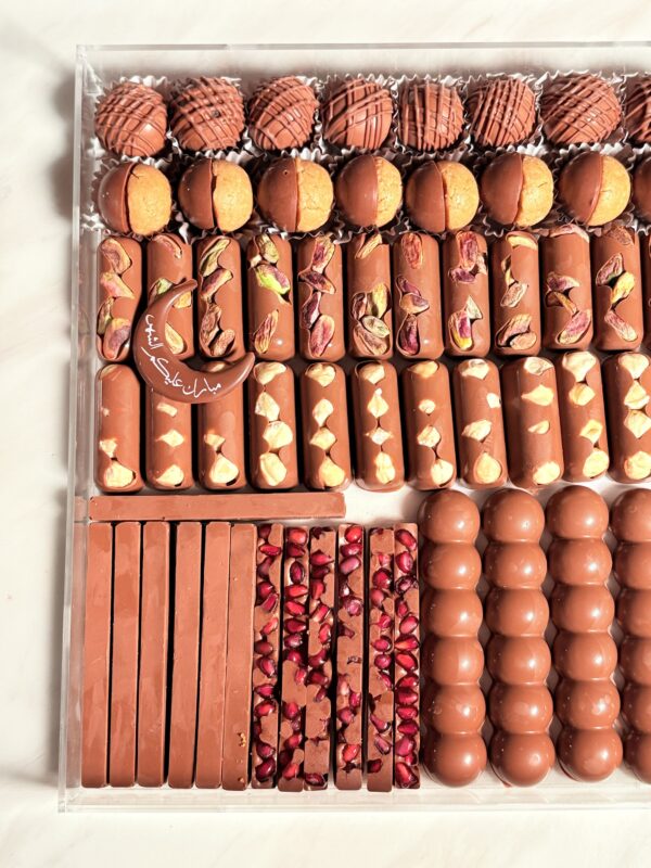 بوكس الجوكليت مع المكسرات 🌙